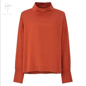 Uniqlo Hana Tajima mock neck long sleeve blouse